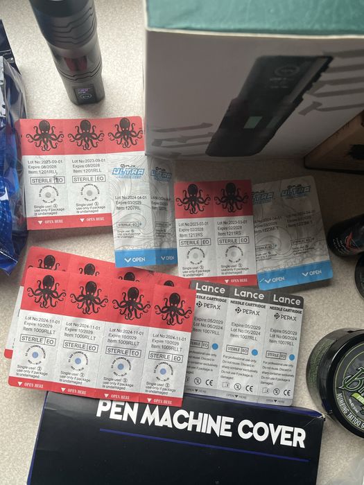 zestaw akcesoriów do tatuażu