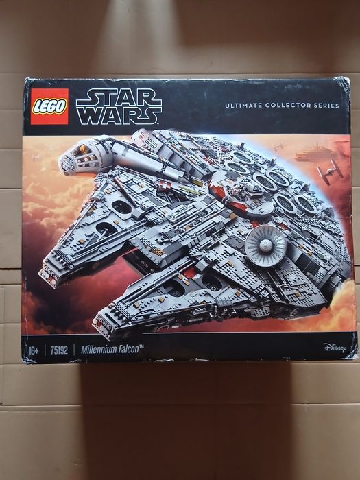 lego star wars UCS 75192 Millenium Falcon