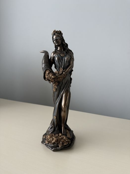 Статуетка Богиня ФАРТУНЫ  дерево