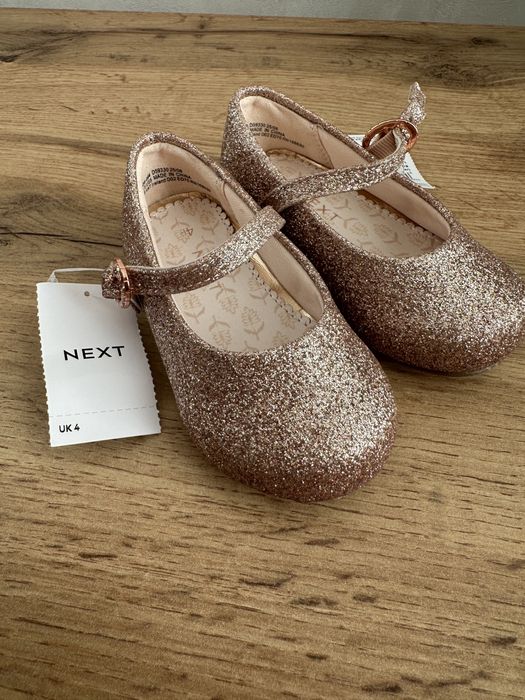 Продам дитячі туфлі Next (нові)