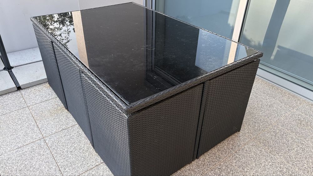 Mesa e cadeiras para jardim