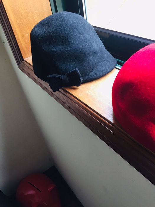 2  BONÉS (  em fazenda)  -inverno