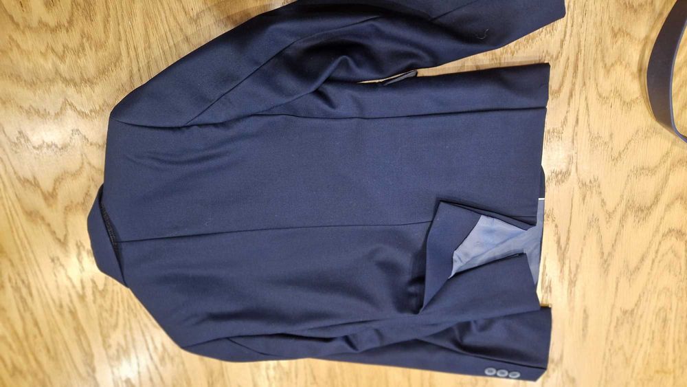 Garnitur na komunię - komunijny granatowy r. 134 pasek skórzany gratis