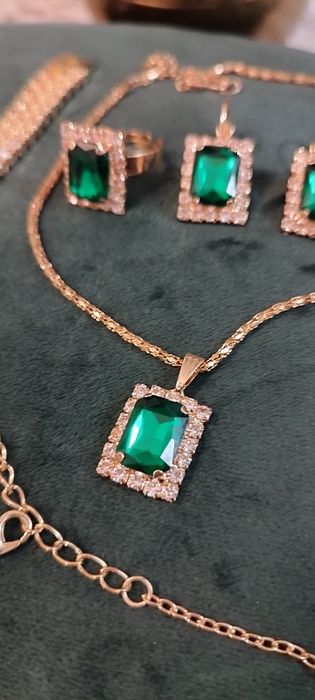 Komplet biżuterii z zegarkiem