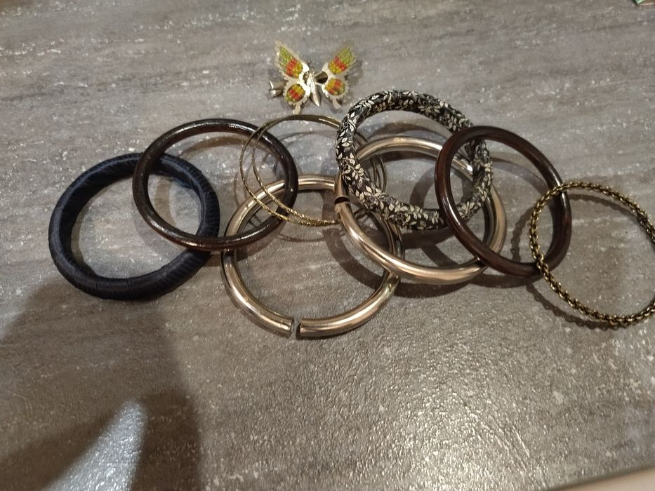 Різні статуетки, біжутерія