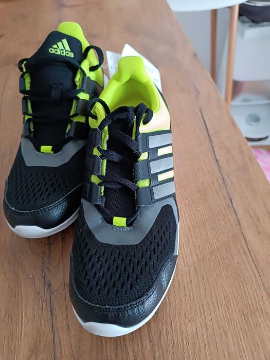 Damskie buty Adidas w rozmiarze UK 5,5