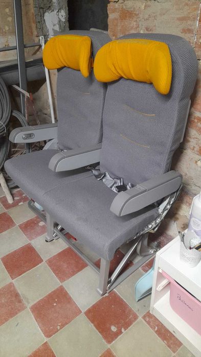 Cadeira gaming e cadeira de  coleção