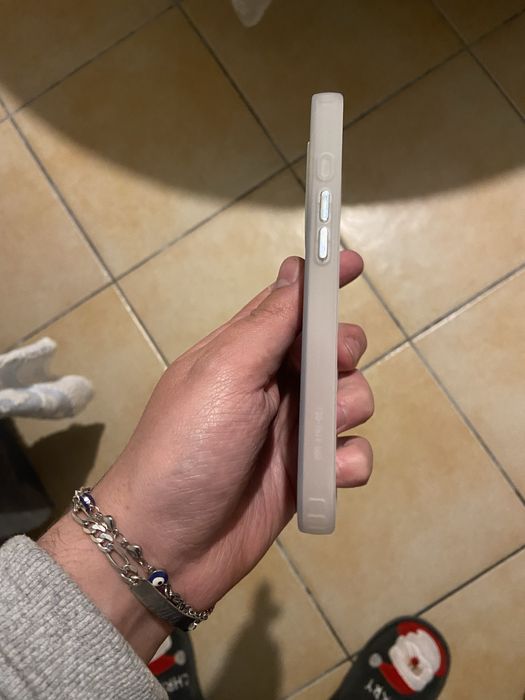 Capa iphone 16 pro com a personagem  goku dragon Ball