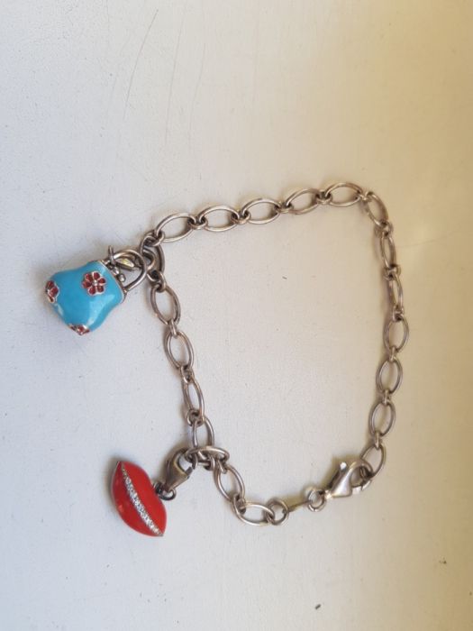 Srebrna bransoletka z zawieszkami