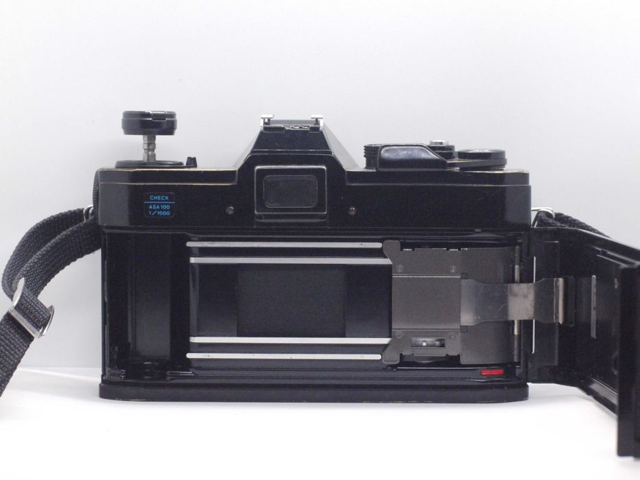 Canon FTb QL + Canon FD 50mm f1.8 S.C + Canon Speedlite 277T