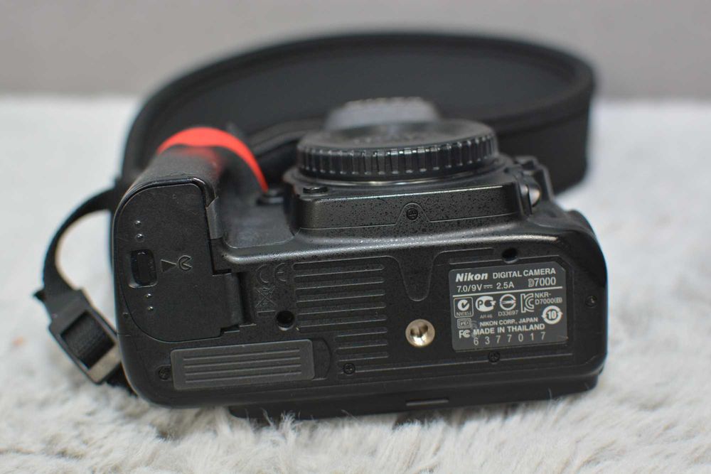 Aparat Cyfrowy Lustrzanka Nikon d7000 Zestaw Korpus Body Ładowarka