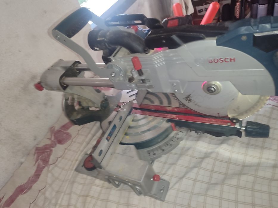 Bosch GCM 18V-216 Professional.