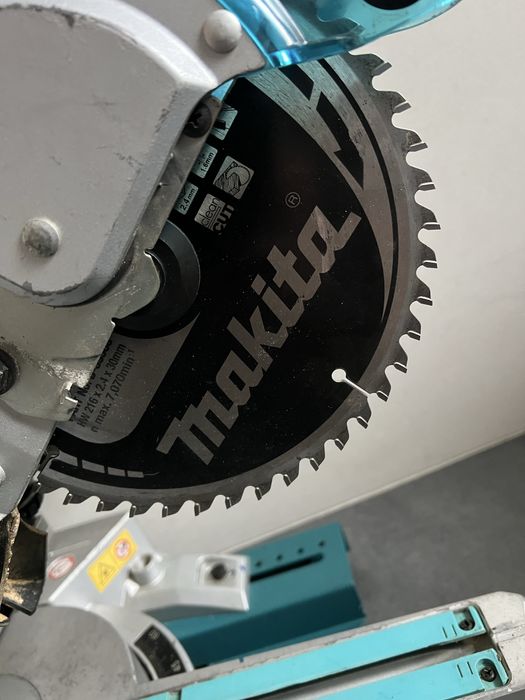 Торцювальна пила Makita LS 0815 FL