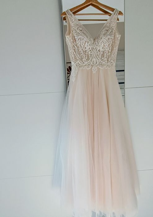 Suknia ślubna z brokatem