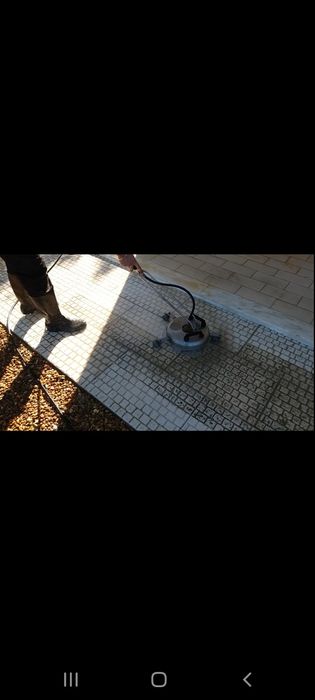 Limpeza de telhados e chao  garagens etc...