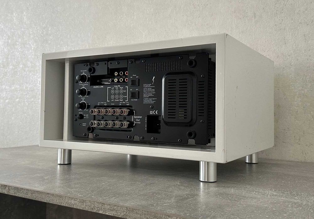 Cабвуфер Loewe Subwoofer 525 з вбудованим 6-канальним підсилювачем