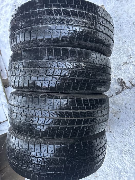 Шини майже нові 215/60 R17 Falken , резина комплект