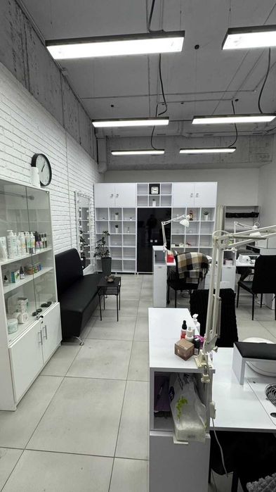 Продається діючий манікюрний салон повністю облаштований