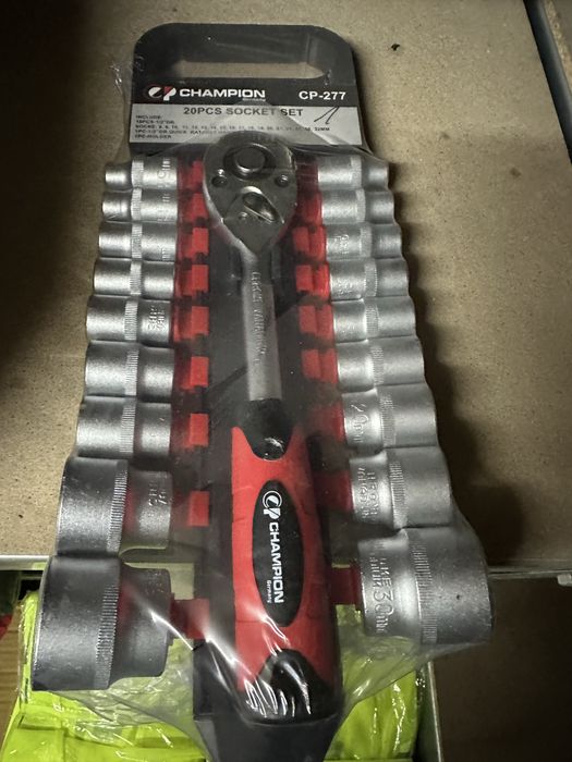 Zestaw kluczy nasadowych 20 elementow