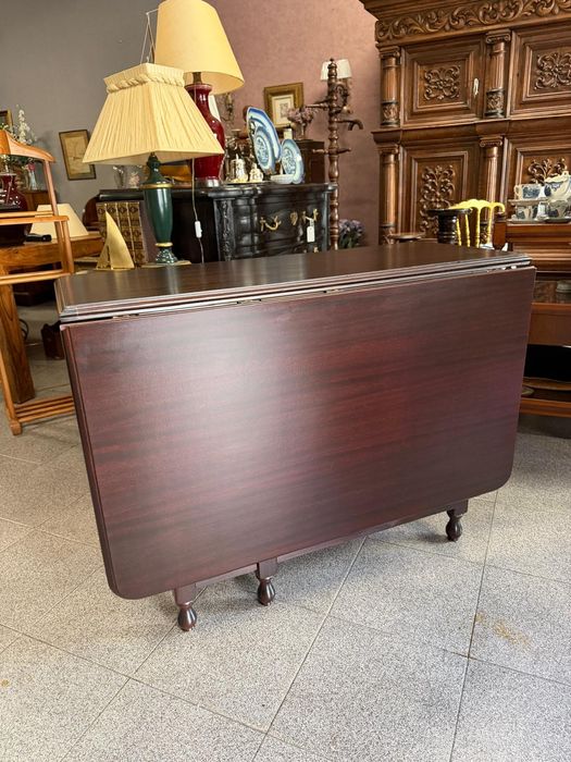 Mesa de Abas Rebatíveis Clássica em Madeira Nobre com Pernas Torneadas.