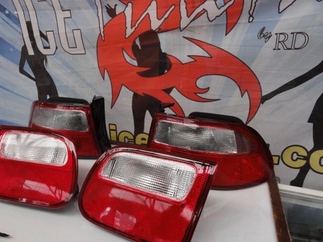 Faróis / farolins traseiros JDM look para Honda Civic 92-95 2 / 3/ 4 portas (EG, EJ, EH) red / white (vermelho e branco)