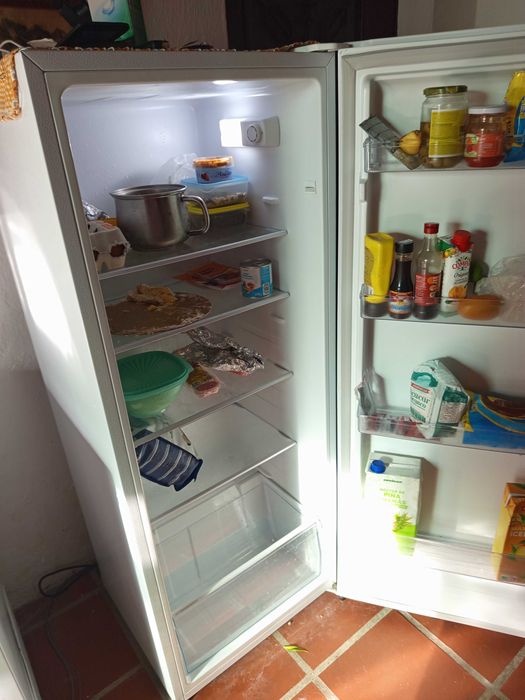 Vendo frigorífico semi novo com garantia 6 meses de uso