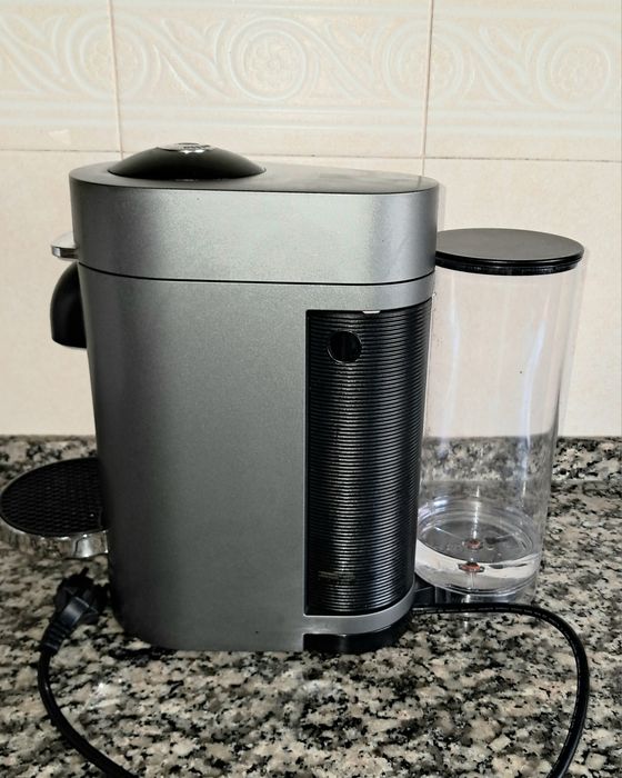 Máquina café Nespresso Vertuo Plus Deluxe