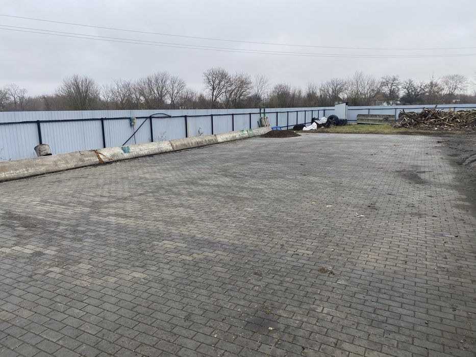 Продам територію 0,5 га в центрі с. Єрки