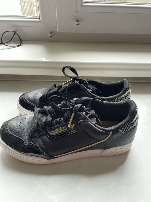 Стильні жіночі кросівки Adidas