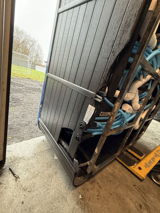 Jacuzzi nowe uszkodzone podczas transportu