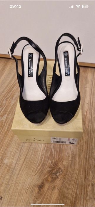 Sandały na koturnie