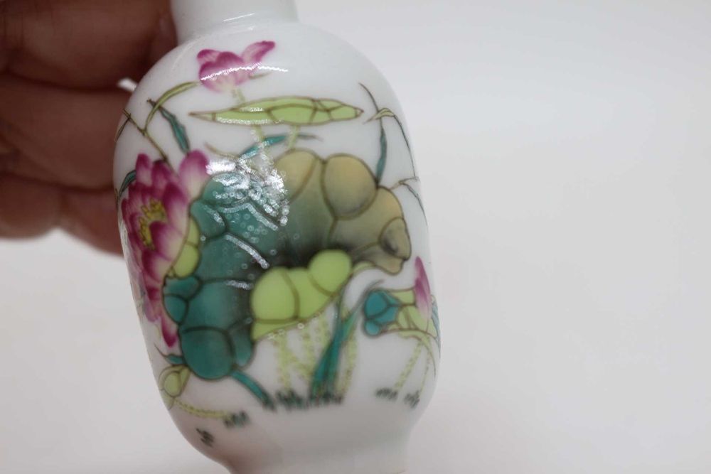 Snuff Bottle Porcelana Chinesa Família Rosa Kangxi Lotus marcada