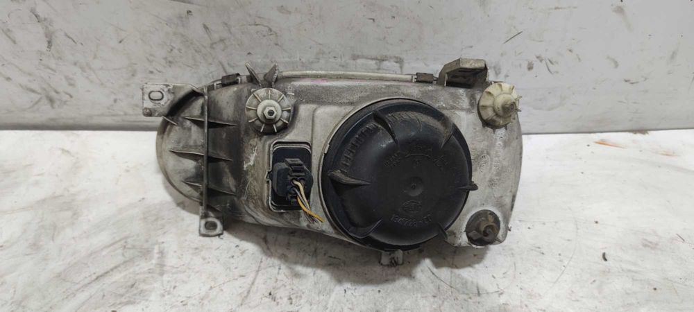 VW Golf III Lampa Reflektor Prawa Przednia Prawy Przód PP Hella
