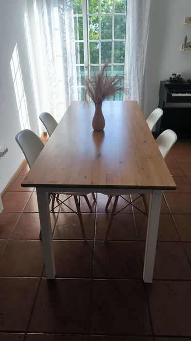 Mesa 6 lugares c/ 4 cadeiras