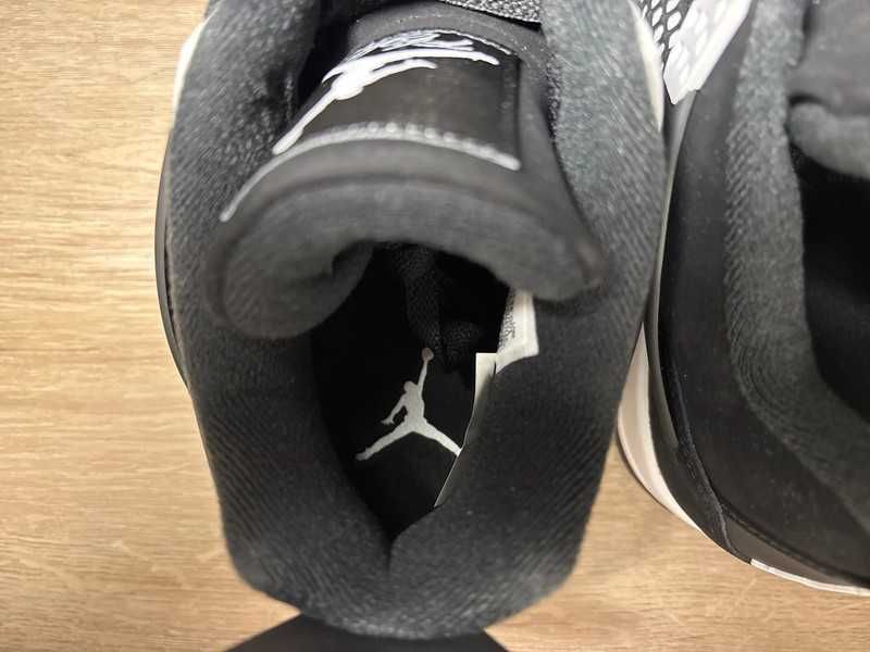 Jordan 4 Retro White Thunder Rozmiar 43