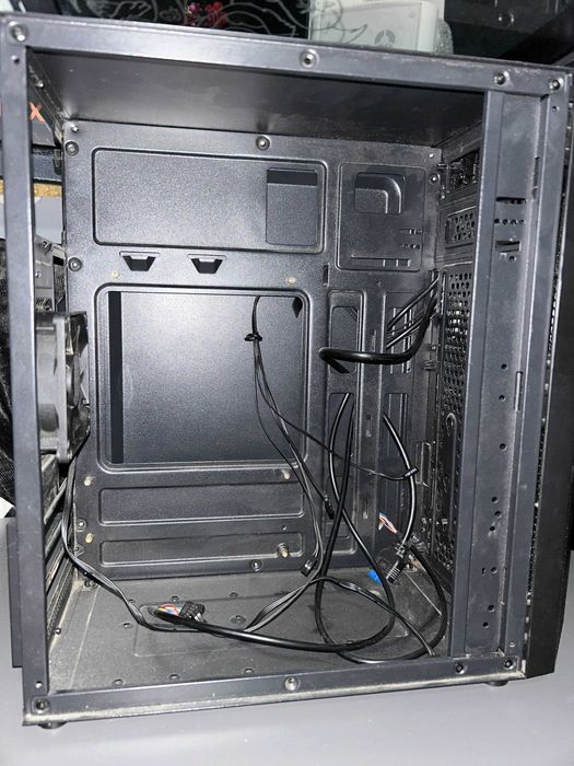 Komponenty gamingowe / RX 570 /i3-10100F/MONITOR/ZASILACZ/OBUOWA