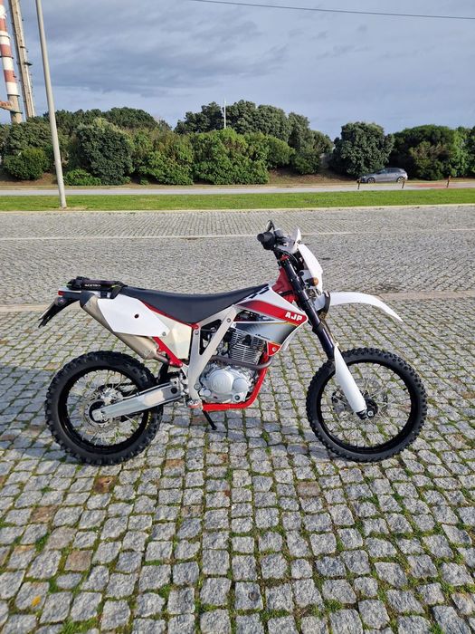 AJP PR3 Enduro