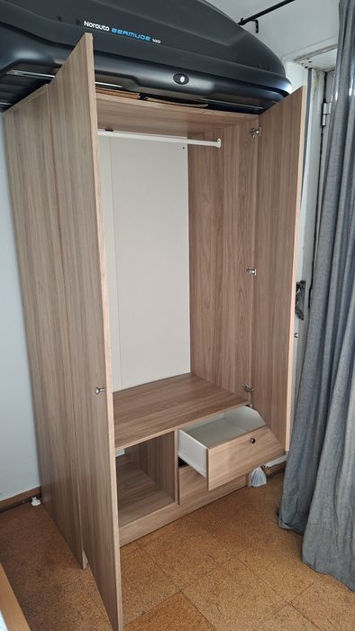 Roupeiro IKEA, 190x98x57CM em bom estado com pouco uso