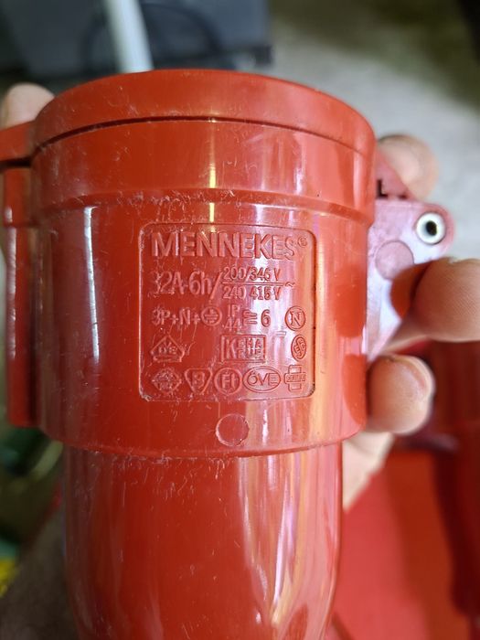 Gniazda siłowe  Mennekes
