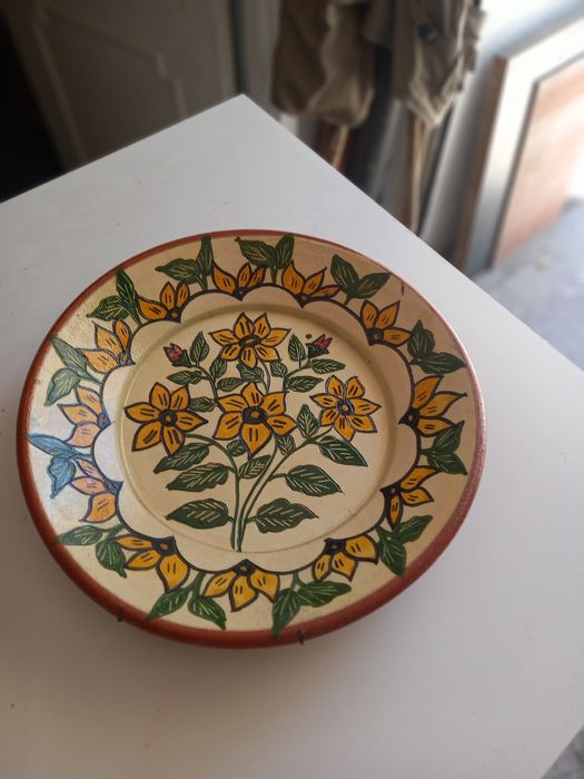Prato decoração  pintura manual com suporte de fixação próprio