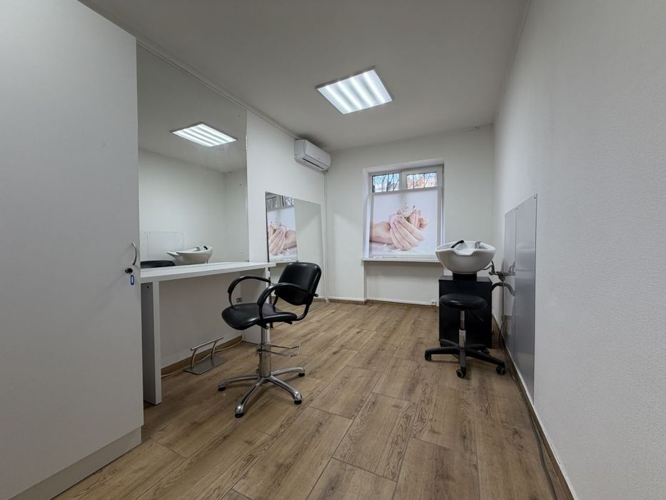 Облаштований офіс на чотири кабінети на вул. Перемоги