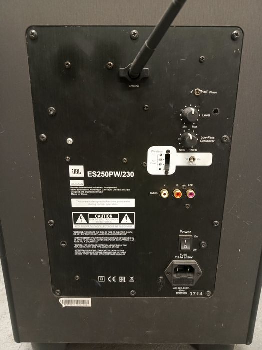 Bezprzewodowy subwoofer JBL