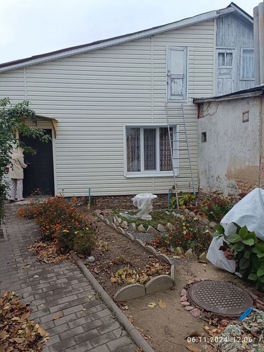 Продається частина будинку в районі 5 кутів з ремонтом та меблями