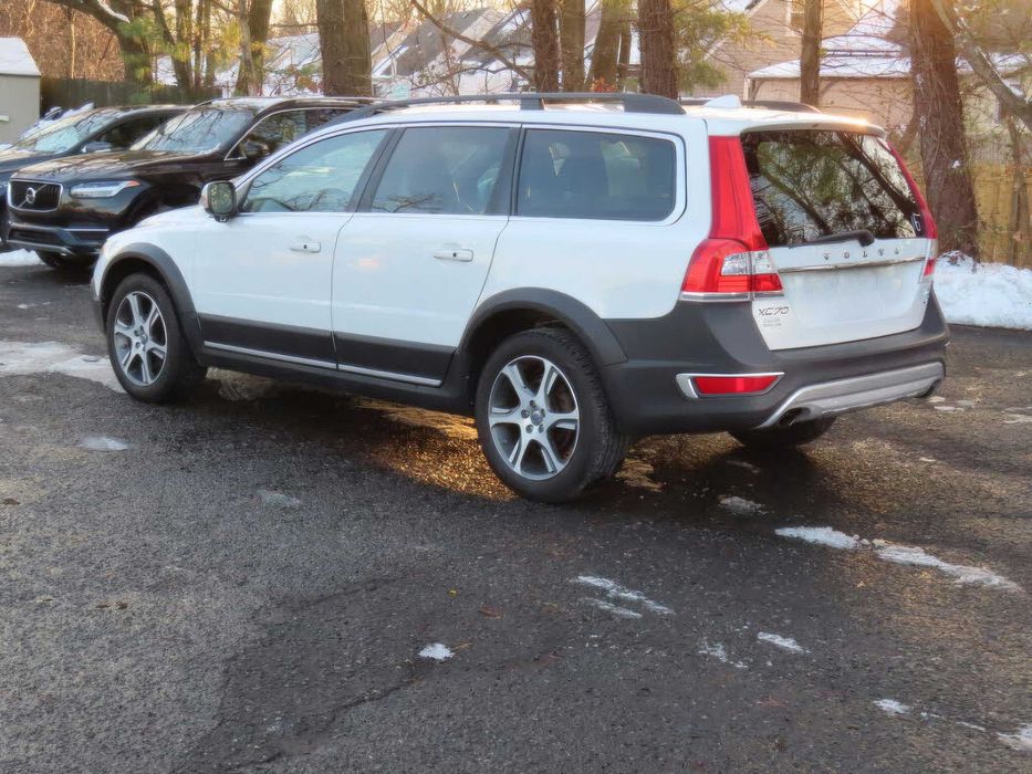 Volvo XC70      2015