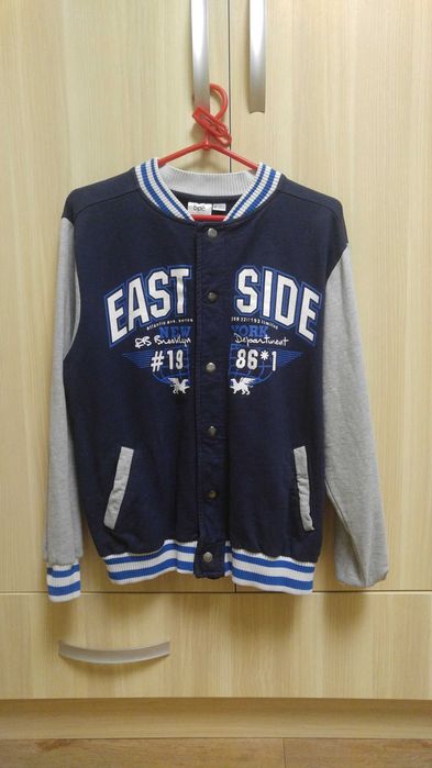 Стильний бомбер - курточка