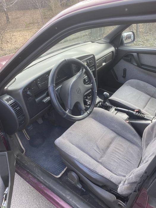 Opel Omega A на повному ходу