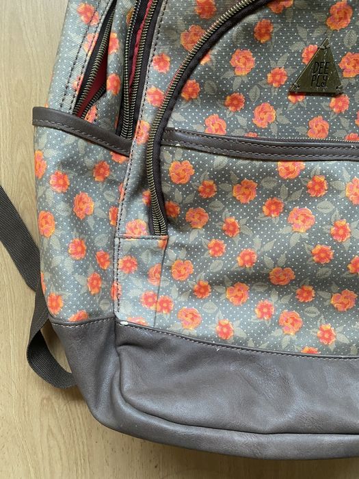 Mochila escolar deeply