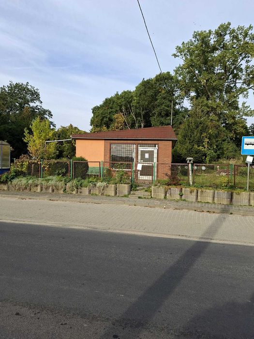 Sklep z działką w miejscowości Upadły