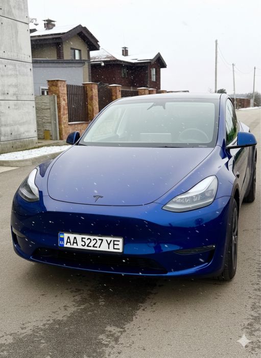 Tesla Y dual motor 2024