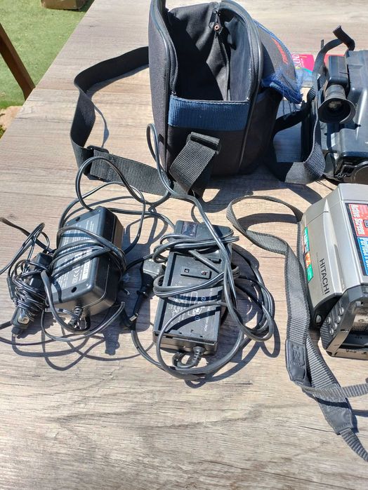 Cameras de filmar e fotografar antigas, possivelmente artigos de colecção